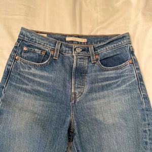 Levi’s Wedgie Icon fit jeans - size 26 -Free shipping!